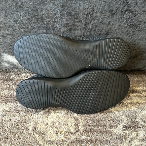 NWOT Allbirds Merino Wool Runners Shoes Gray Black Mens 8 main image 6